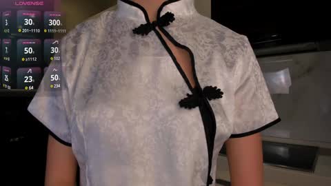 Snapshot of claire_amoure chatting on 01/12/25, 07:11 Claire online show from 01/12/25, 07:11