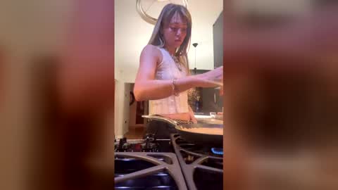 Claire online show from 12/20/25, 05:58