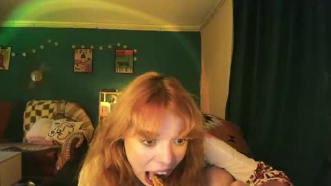 Snapshot of clancyosbourne chatting on 09/17/25, 05:58 Clancy online show from 09/17/25, 05:58