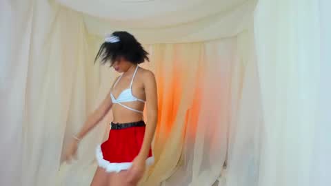 Snapshot of clara_tenssio chatting on 12/19/24, 04:13 Clara online show from 12/19/24, 04:13