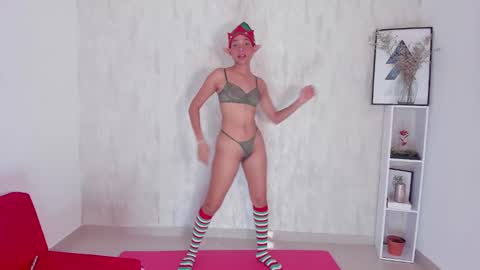 Snapshot of clara_tenssio chatting on 12/21/24, 09:44 Clara online show from 12/21/24, 09:44