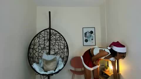 Snapshot of clara_tenssio chatting on 12/25/24, 10:16 Clara online show from 12/25/24, 10:16