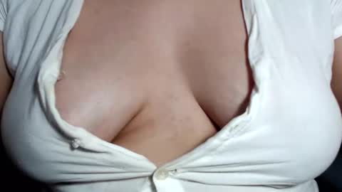 Snapshot of claraaa___ chatting on 01/02/25, 10:16 CLARA AT YOUR SERVICE online show from 01/02/25, 10:16