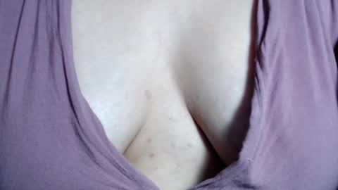 Snapshot of claraaa___ chatting on 02/10/25, 06:20 CLARA AT YOUR SERVICE online show from 02/10/25, 06:20