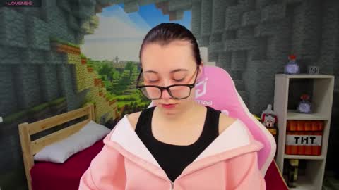 clarabenson online show from 12/03/25, 08:29