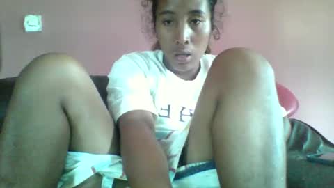 Clarah0123 online show from 12/22/25, 09:28