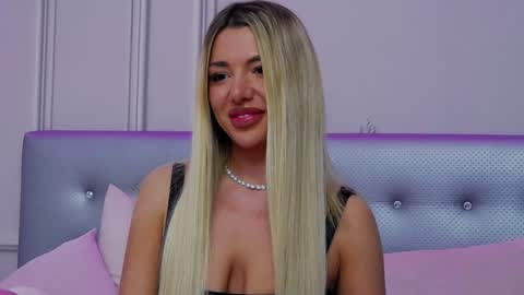 ClaraHazel online show from 01/05/25, 04:25