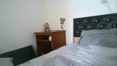 claralafontaine online show from 04/17/26, 08:28