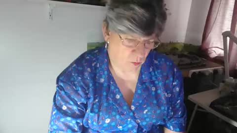 clare nylons online show from 04/15/26, 08:32