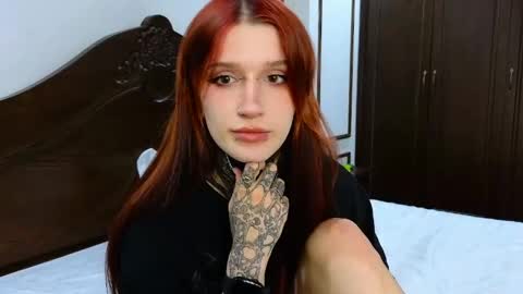 Snapshot of clarewoods chatting on 05/03/26, 04:13 Sophie online show from 05/03/26, 04:13