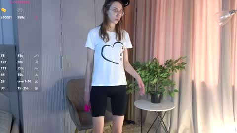 Snapshot of clarindakluse chatting on 05/25/26, 07:03 Sara online show from 05/25/26, 07:03