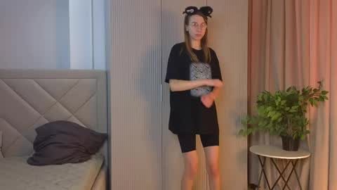 Snapshot of clarindakluse chatting on 05/27/26, 07:49 Sara online show from 05/27/26, 07:49