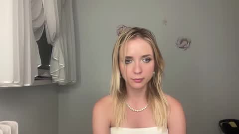 Snapshot of claudiagold chatting on 09/08/25, 08:30 ClaudiaGold online show from 09/08/25, 08:30