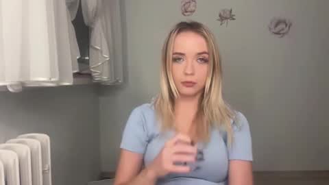 Snapshot of claudiagold chatting on 10/30/25, 04:19 ClaudiaGold online show from 10/30/25, 04:19