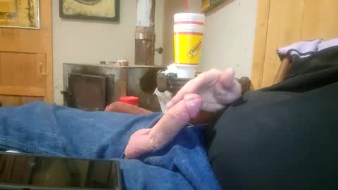 Snapshot of claygilmeriii chatting on 01/27/25, 05:36 Clay online show from 01/27/25, 05:36