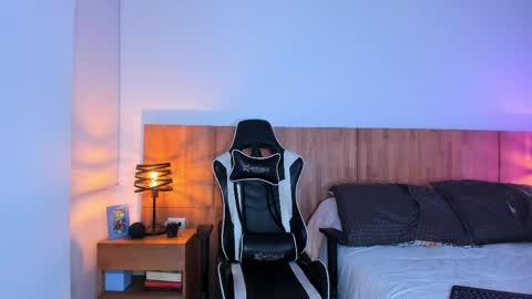 claytonburgues online show from 04/08/26, 01:16