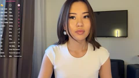 Snapshot of clemenciakempa chatting on 05/11/26, 01:17 Lili online show from 05/11/26, 01:17