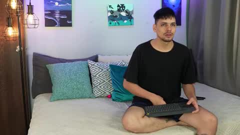 Girl Juliana and Federico online show from 10/31/25, 06:03