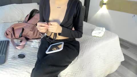 cleowhite_ online show from 09/09/25, 04:45