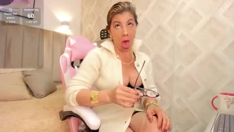 clhoe_johnson_ online show from 01/13/26, 01:49