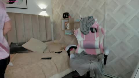 Snapshot of clhoe_johnson_ chatting on 05/01/26, 12:32 clhoe_johnson_ online show from 05/01/26, 12:32