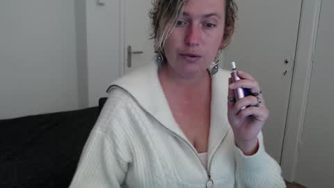 Syl  online show from 10/13/25, 06:57