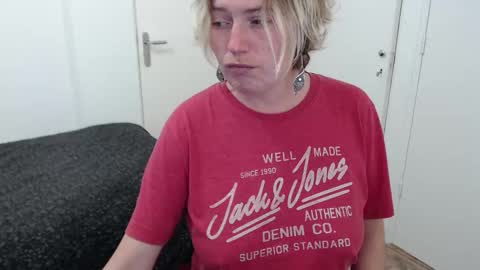 Syl  online show from 10/30/25, 08:27