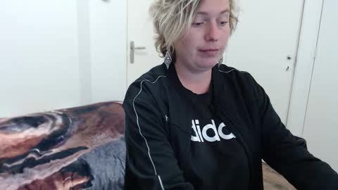 Syl  online show from 11/19/25, 03:12