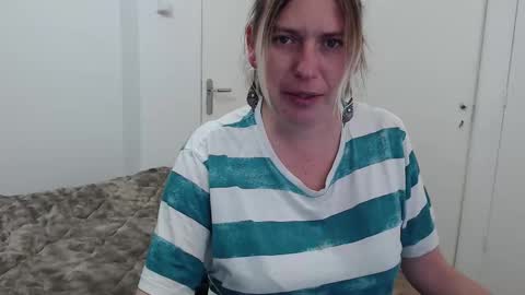 Syl  online show from 12/22/25, 10:18