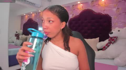 Cloe 555 online show from 10/28/25, 10:12