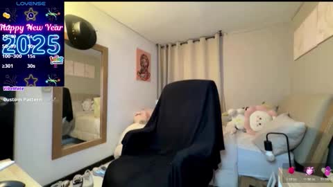 cloe small online show from 11/15/25, 02:31