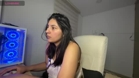 cloe small online show from 04/21/26, 04:52