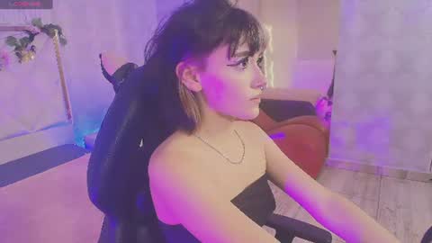 Snapshot of cloee_tay1 chatting on 07/24/26, 11:19 cloee_tay1 online show from 07/24/26, 11:19