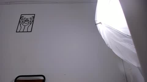 Snapshot of cloehonney chatting on 02/14/25, 01:56 cloe online show from 02/14/25, 01:56