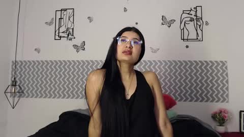 Snapshot of cloehonney chatting on 10/01/25, 06:58 cloe online show from 10/01/25, 06:58