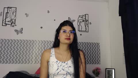 Snapshot of cloehonney chatting on 10/03/25, 08:50 cloe online show from 10/03/25, 08:50