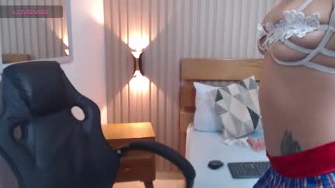 C L O E Y  online show from 12/05/25, 03:37