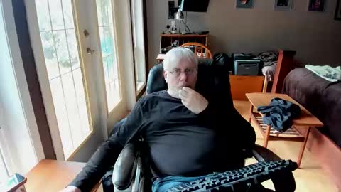 cloudalert62 online show from 11/17/25, 06:57