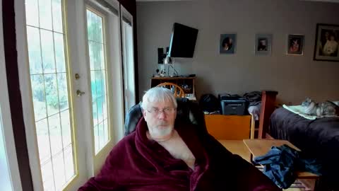 cloudalert62 online show from 11/19/25, 04:40