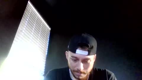 Snapshot of cloudyydayzz chatting on 05/11/26, 01:22 tallhungandcloudy online show from 05/11/26, 01:22