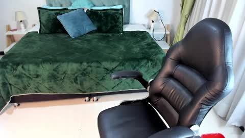 emely dolce online show from 02/18/25, 09:54