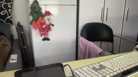 Coach Karl Porn Star Tip me all the way to my next trip online show from 12/21/25, 11:45