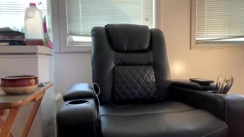 Snapshot of coachg12 chatting on 04/05/26, 01:52 coachg12 online show from 04/05/26, 01:52