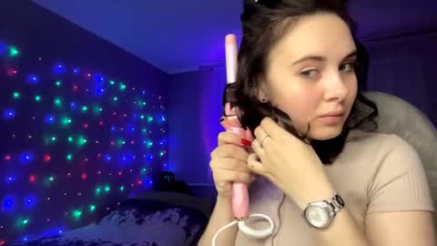 Nikki online show from 10/12/25, 03:44