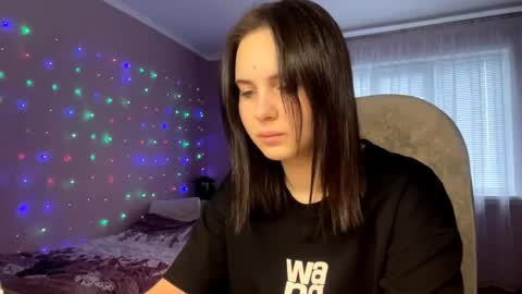 Nikki online show from 10/13/25, 10:04