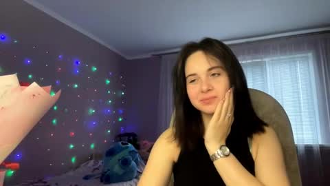 Nikki online show from 10/18/25, 05:32
