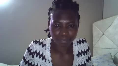 Snapshot of coco_luna chatting on 10/27/25, 08:51 Luna online show from 10/27/25, 08:51