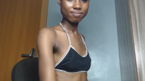 coco_petitqueen online show from 01/07/25, 07:49