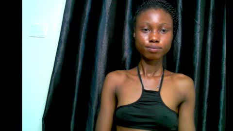 coco_petitqueen online show from 01/16/25, 08:33