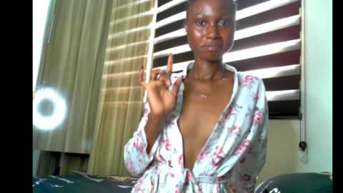 coco_petitqueen online show from 01/17/25, 11:17